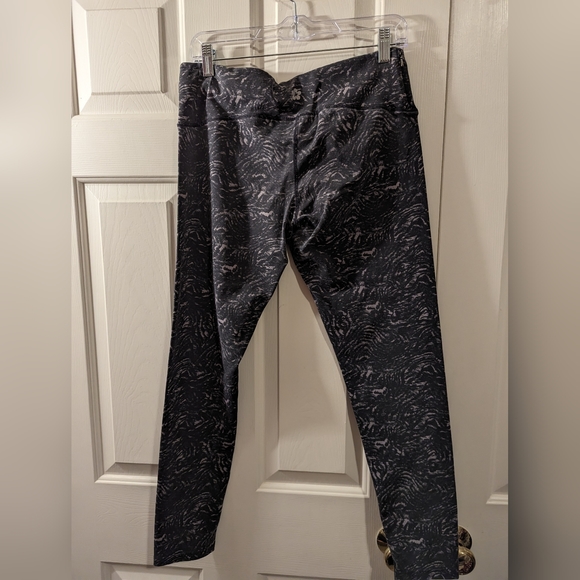 Tuff Athletics leggings, size large - Picture 3 of 4